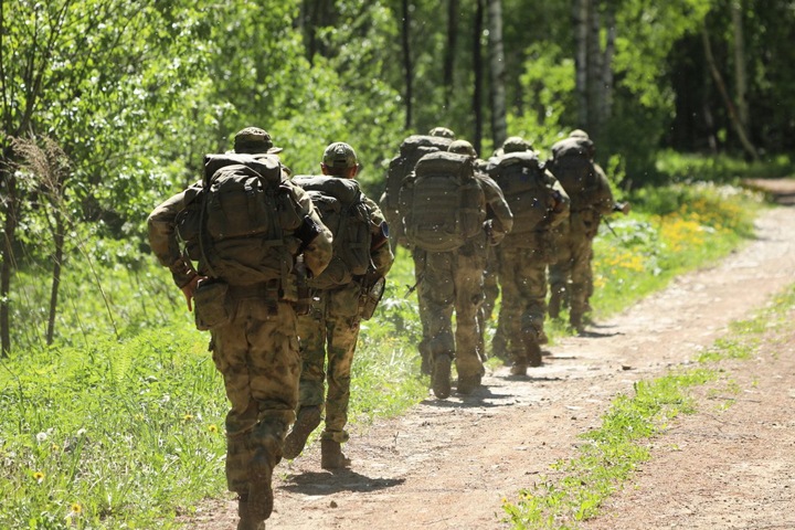Бурятский офицер стрелял по контрактнику в лесу и пытал его