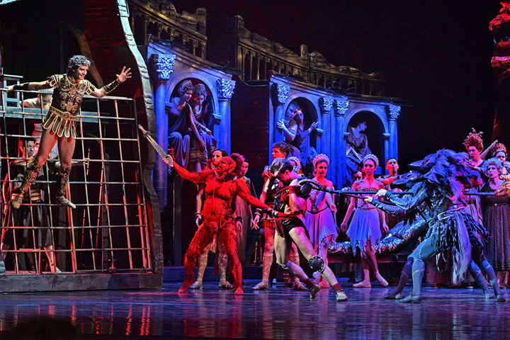 Кехман арендовал у себя декорации к новой постановке «Спартака» Кехман арендовал у себя декорации к новой постановке «Спартака»