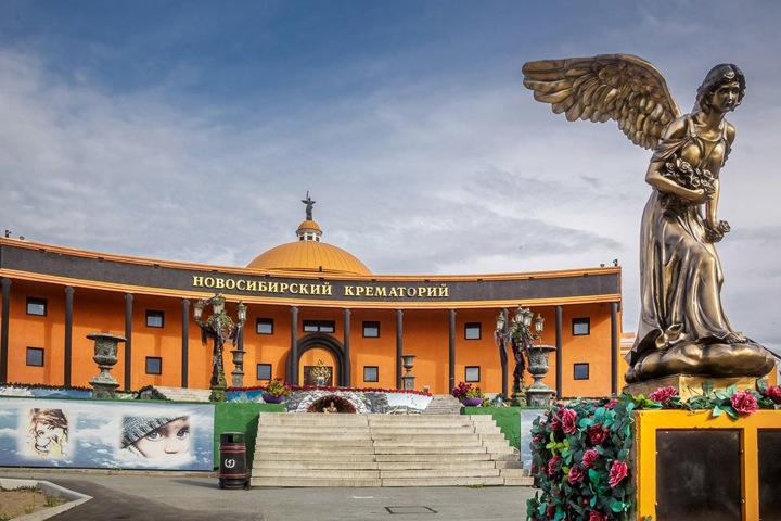 Связанного с новосибирским крематорием менеджера обвинили во взятке за данные об умерших