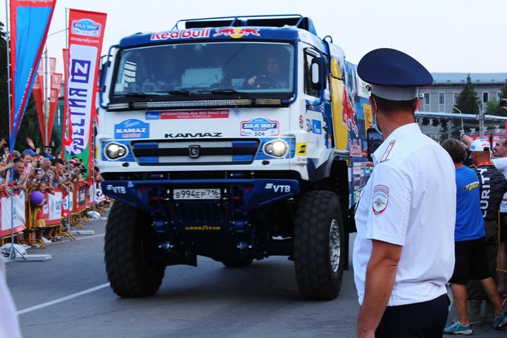 Организаторов попросили остановить ралли «Шелковый путь» из-за ковида и чумы Организаторов попросили остановить ралли «Шелковый путь» из-за ковида и чумы