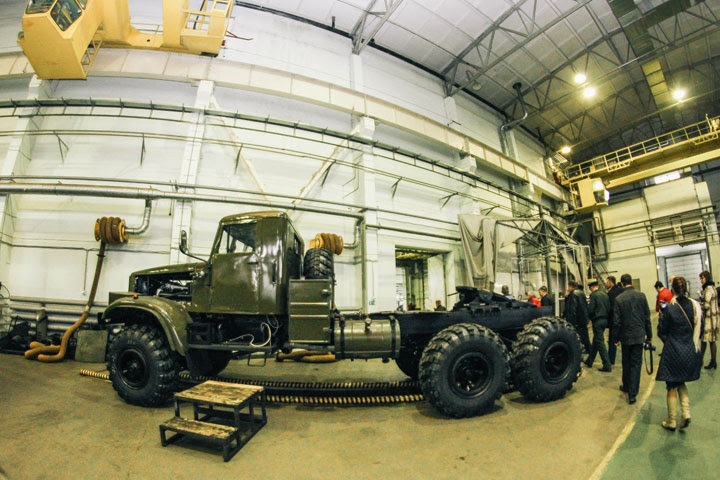 Новосибирский завод Минобороны выставили на торги вместе с кедровой парной. Им занимался племянник Путина