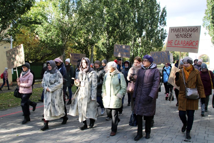 Омская крепость открыла экскурсии в кандалах о Достоевском: «Маленький человек, не сдавайся»