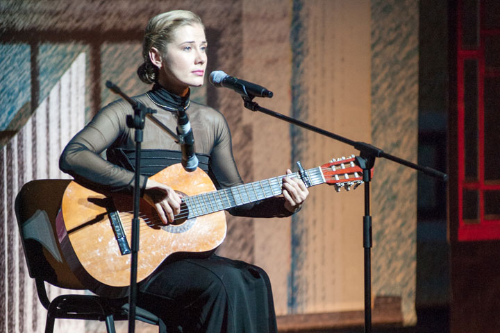 «Думаю, он всё видит и безумно рад»: Театральный фестиваль имени Золотухина открылся в Барнауле