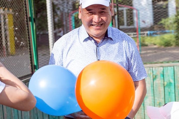 Зарабатывающий на бюджете поставками Mr.Proper и учебников китайского единоросс возглавил горсовет Улан-Удэ Зарабатывающий на бюджете поставками Mr.Proper и учебников китайского единоросс возглавил горсовет Улан-Удэ