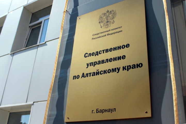 Бывшего алтайского следователя-насильника объявили в розыск