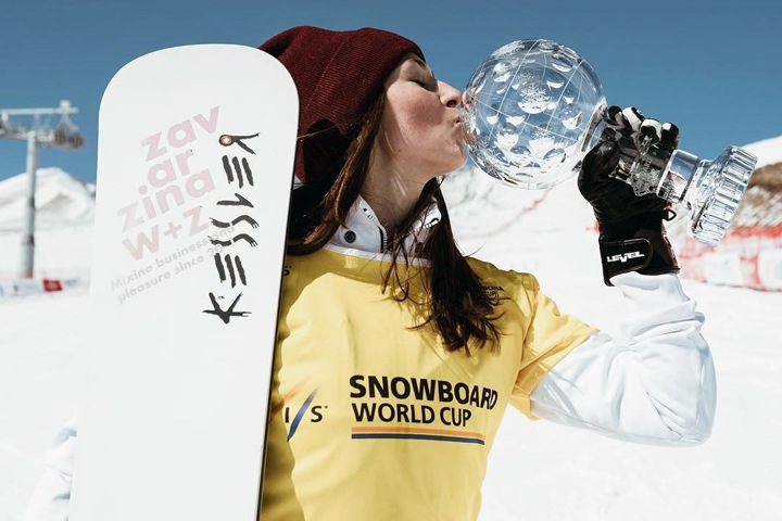 Призерка Олимпиады провезет факел Универсиады по Новосибирску на сноуборде