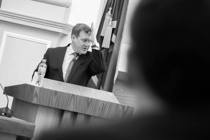 «Если мэру не нравится политика губернатора, он должен об этом сказать». Что делать с безысходностью выборов в Новосибирске «Если мэру не нравится политика губернатора, он должен об этом сказать». Что делать с безысходностью выборов в Новосибирске