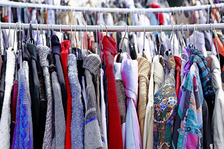 «Иногда находим в карманах вещей записочки»: как живут секонд-хенды в Новосибирске