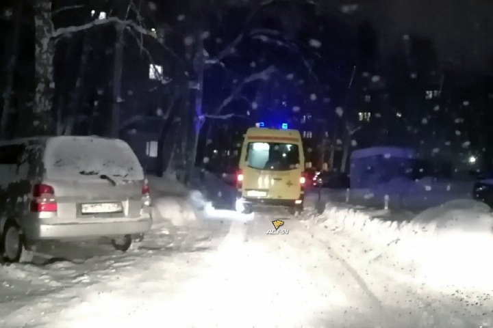 Полицейских порезали ножом в Новосибирске Полицейских порезали ножом в Новосибирске