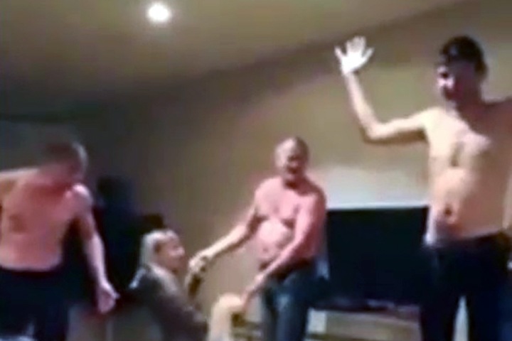 Врио начальника сибирской колонии отстранили после стриптиза на корпоративе