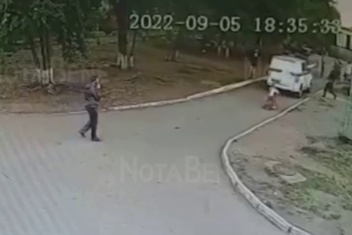 Полицейский сбил маленькую девочку на велосипеде в Хакасии Полицейский сбил маленькую девочку на велосипеде в Хакасии