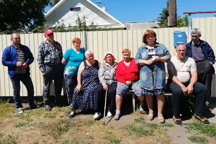 Жители омской деревни попросили Германию и Ангелу Меркель заасфальтировать им дорогу