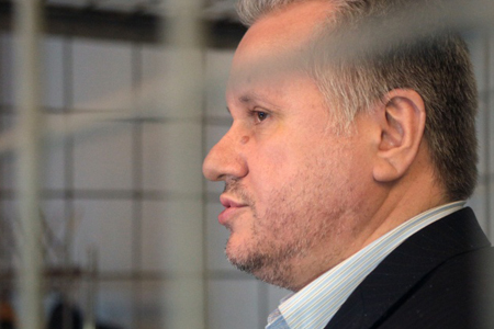 Авиадебошир Третьяков помирился с избитым бортпроводником за 1,2 млн рублей Авиадебошир Третьяков помирился с избитым бортпроводником за 1,2 млн рублей