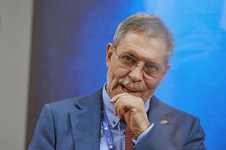 Глава Хакасии выиграл иск к назвавшему его «дебилом» пресс-секретарю «Роснефти» Глава Хакасии выиграл иск к назвавшему его «дебилом» пресс-секретарю «Роснефти»