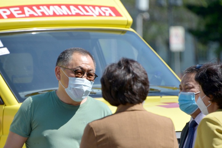 Число зараженных коронавирусом резко растет в Туве и Омске