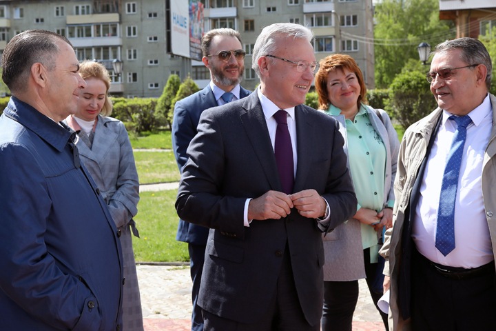 Скандал с красноярским лесом: аудитор зачитала угрозы в свой адрес, а правительство Усса обвинило телеведущего Караулова в вымогательстве