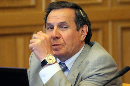 Новосибирской семье с четверней оформят жилье по соцнайму