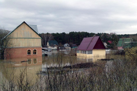 Томь вышла из берегов и затопила Новокузнецк Томь вышла из берегов и затопила Новокузнецк