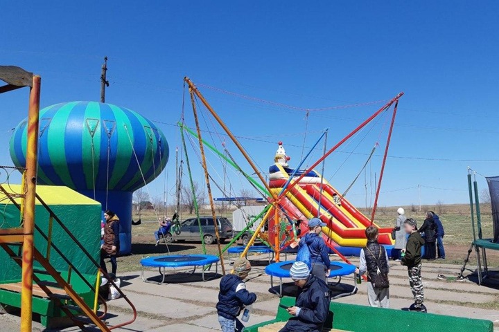 Ребенок разбил голову при падении с «Горки-клоуна» в Хакасии