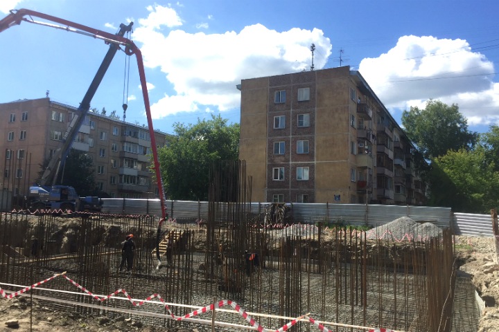 Новосибирцы пожаловались на незаконную стройку Новосибирцы пожаловались на незаконную стройку