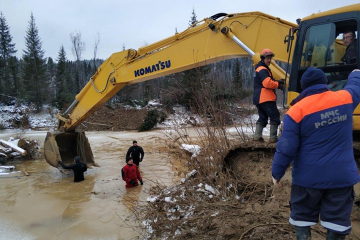 Число жертв прорыва дамбы в Красноярском крае выросло до 17