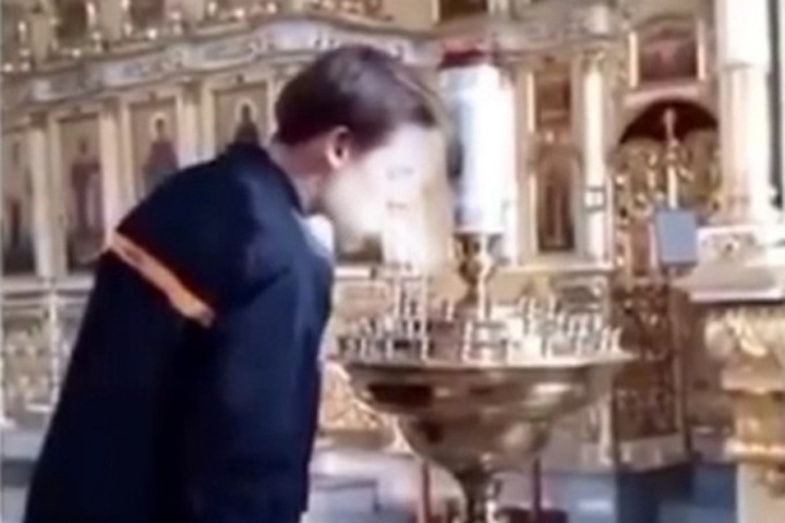 Подросток попал под уголовное дело после прикуривания сигареты в читинском храме