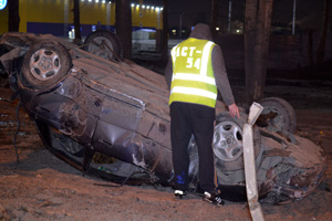«Тойота» с пьяным водителем перевернулась, проломив ограждение дороги в Новосибирске — очевидцы «Тойота» с пьяным водителем перевернулась, проломив ограждение дороги в Новосибирске — очевидцы
