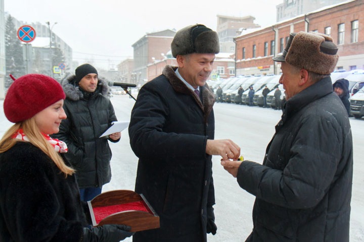 Новосибирские больницы получили новые автомобили скорой помощи Новосибирские больницы получили новые автомобили скорой помощи