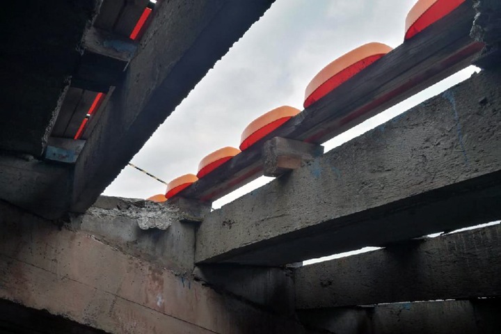 Трибуна стадиона рухнула в Братске во время репетиции ко Дню победы. Пострадали студенты