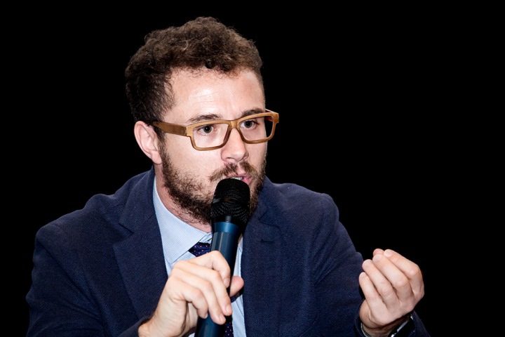 Маттео Севернини о проклятии ВИЧ в Уганде, воспитании палками и вопросах Луне Маттео Севернини о проклятии ВИЧ в Уганде, воспитании палками и вопросах Луне