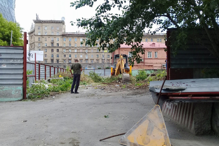 Строительная техника заехала на участок, за который судят Юрченко Строительная техника заехала на участок, за который судят Юрченко