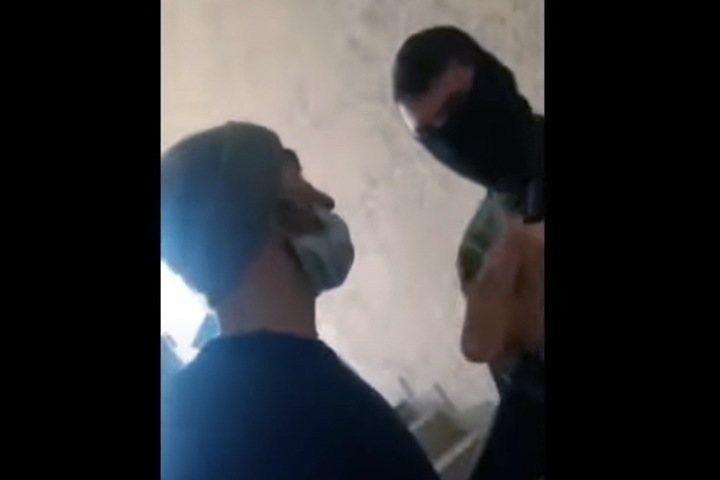 Томский полицейский попал под уголовное дело за избиение уроженца Узбекистана