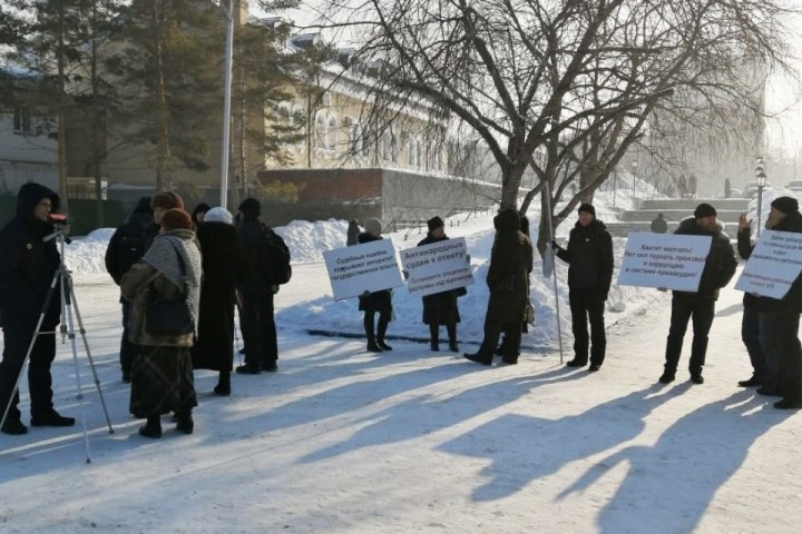 Новосибирцы вышли на пикет против «судебных ошибок» в делах о насилии
