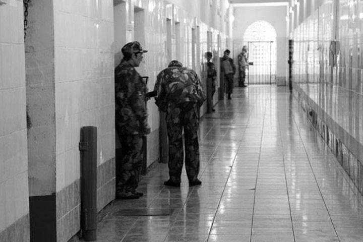 Как начиналось крупнейшее в России дело о пытках: «Первую неделю все камеры были в крови» Как начиналось крупнейшее в России дело о пытках: «Первую неделю все камеры были в крови»