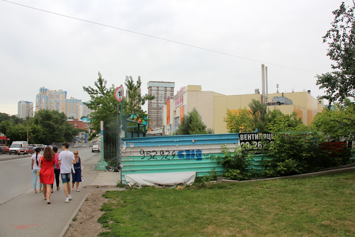 Земля в капкане: мэрия не может отобрать заброшенный участок возле «Ауры»