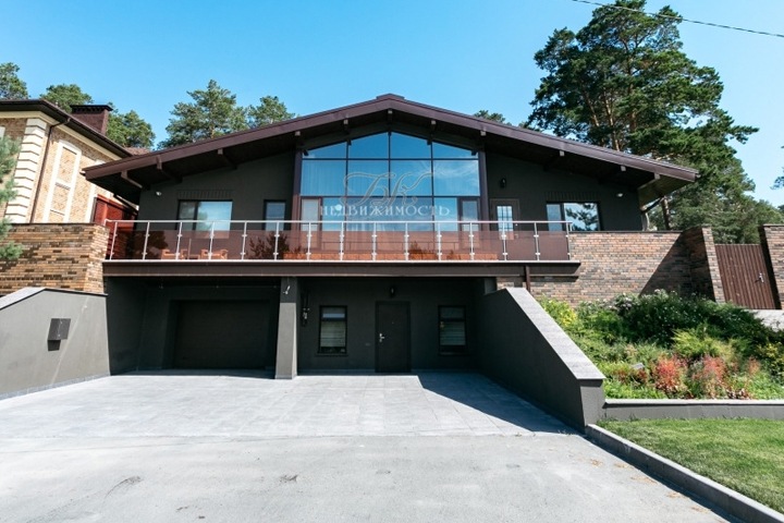 Сосед главного новосибирского дорожника продает свой коттедж после его ареста