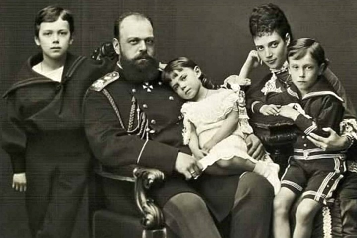 «Правительство вынуждено сушить ногти министрам за наш счет». Почему Россия особенная «Правительство вынуждено сушить ногти министрам за наш счет». Почему Россия особенная