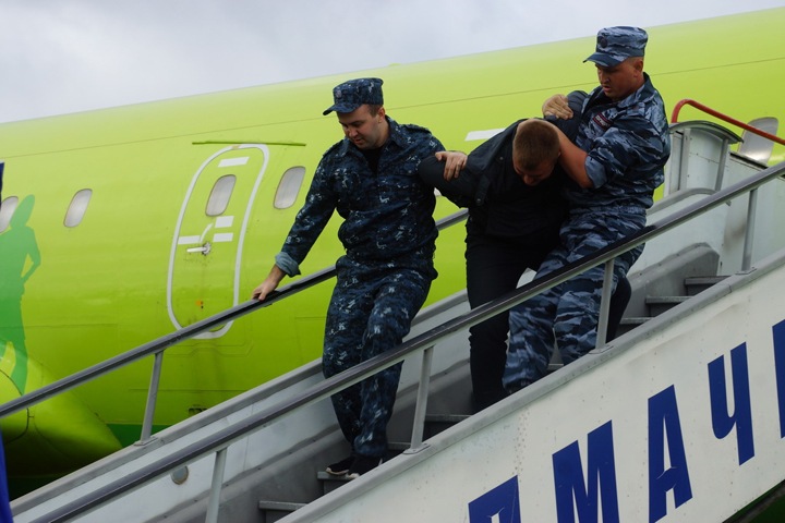 Красноярец угрожал взорвать самолет из-за места в бизнес-классе