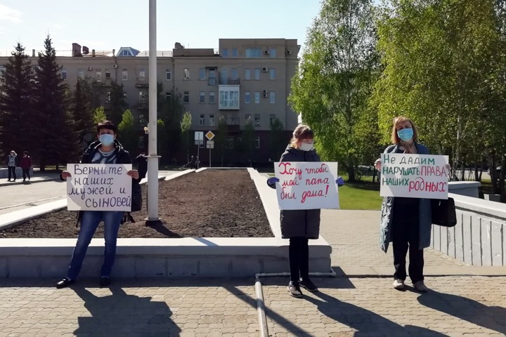 Омский губернатор согласился принять 1,5 тыс. вахтовиков Чаяндинского месторождения: «Очень много больных» Омский губернатор согласился принять 1,5 тыс. вахтовиков Чаяндинского месторождения: «Очень много больных»