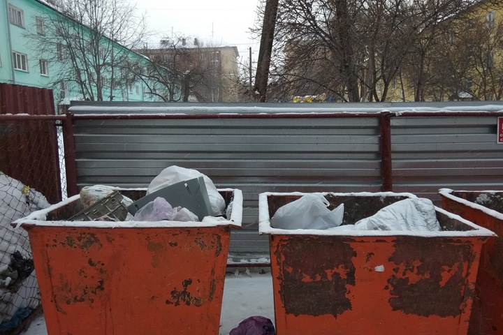 Подрядчики забирают мусорные контейнеры с улиц Новосибирска Подрядчики забирают мусорные контейнеры с улиц Новосибирска