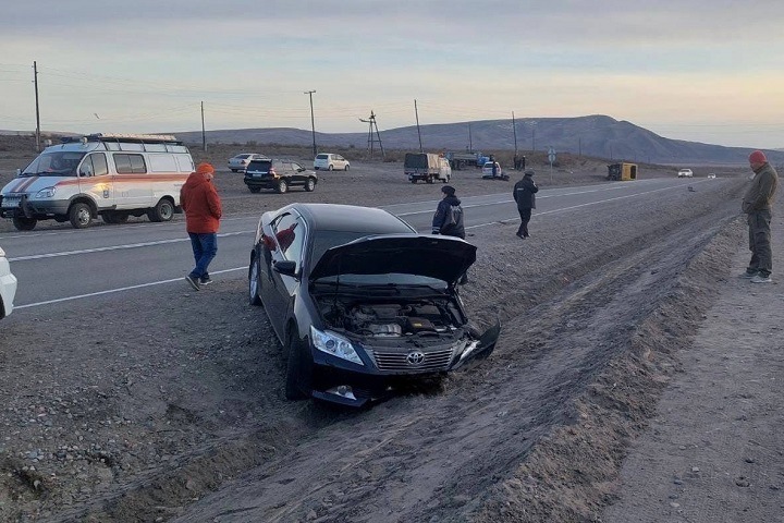 Семь подростков госпитализированы после ДТП со школьным автобусом в Туве