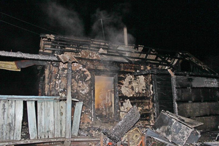 Маленький мальчик погиб при пожаре в алтайском селе Маленький мальчик погиб при пожаре в алтайском селе