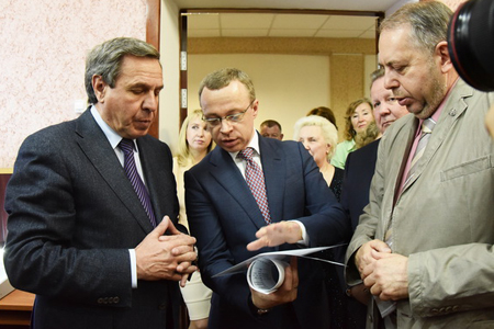 Владимир Городецкий отметил годовщину губернаторства «рабочим» составом заксобрания Владимир Городецкий отметил годовщину губернаторства «рабочим» составом заксобрания