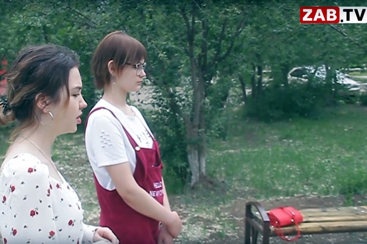 Сибирских школьниц вместо практики в Китае заставили работать официантками Сибирских школьниц вместо практики в Китае заставили работать официантками