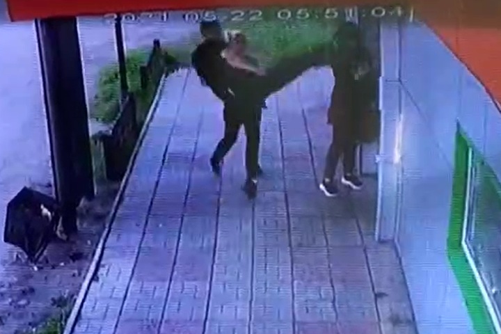 Неизвестные избили трансгендерного человека в Омске