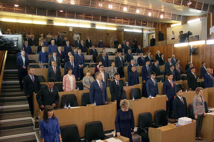 Единороссы не смогли с первой попытки избрать своего спикера в парламенте Алтая