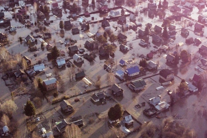 Население эвакуируют в Кузбассе из-за подтопления Население эвакуируют в Кузбассе из-за подтопления