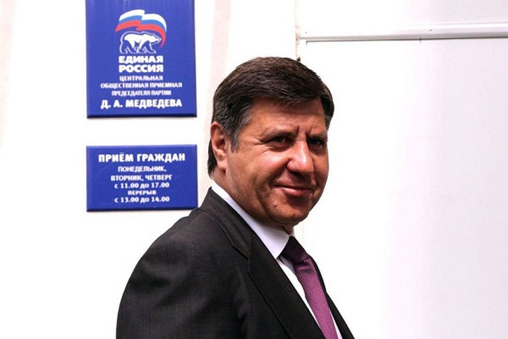 Офшор нашли у дочери омского депутата Госдумы, голосовавшего за признание россиян «иноагентами»