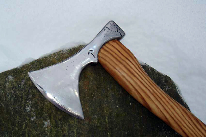 Иркутянка зарубила топором сожителя дочери Иркутянка зарубила топором сожителя дочери