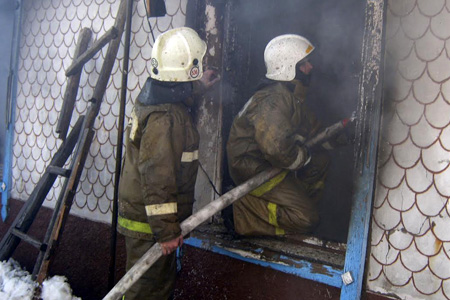 Двое малолетних детей погибли при пожаре в омском селе 